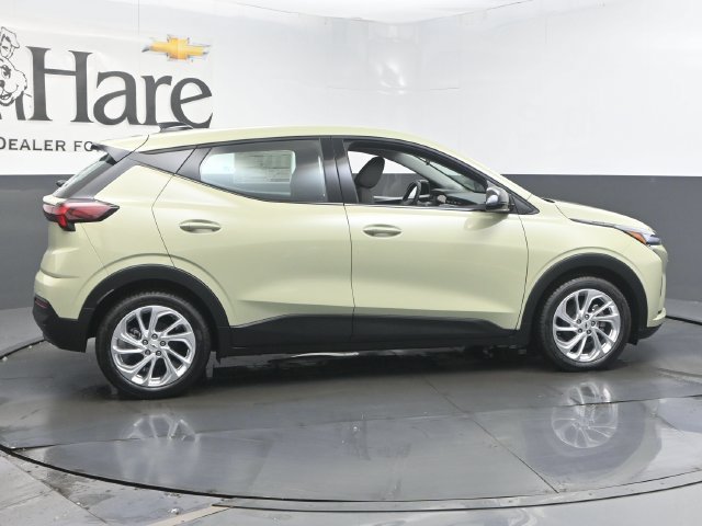 New 2027 Chevrolet Bolt LT w/ Comfort Package FWD image 16