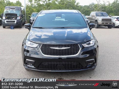 New 2025 Chrysler Pacifica Select image 9