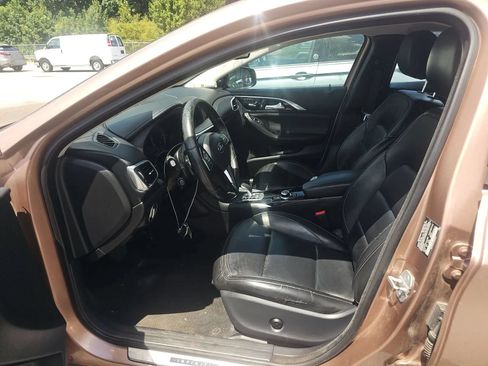 Used 2018 INFINITI QX30 Premium AWD/4WD image 5