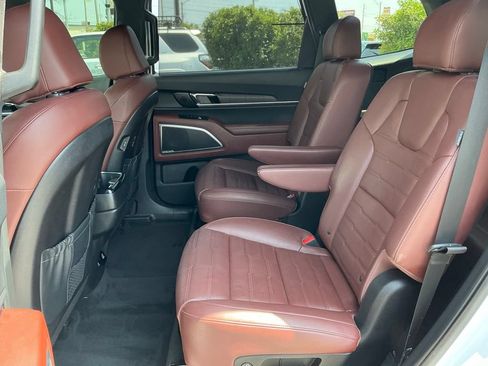 Used 2023 Kia Telluride SX Prestige AWD/4WD image 16