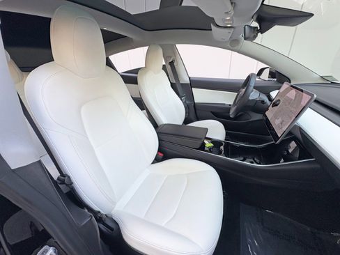 Used 2019 Tesla Model 3 Standard Range Plus image 16