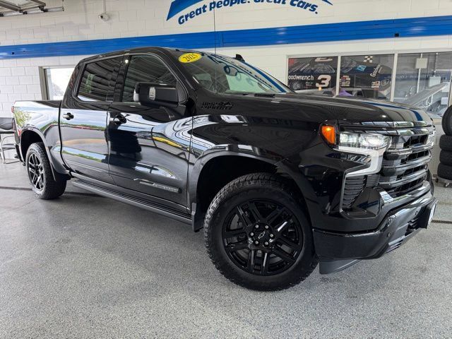 Used 2025 Chevrolet Silverado 1500 High Country w/ Midnight Edition AWD/4WD image 2
