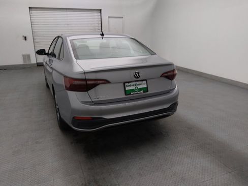 Used 2024 Volkswagen Jetta SE image 5