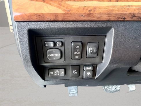 Used 2019 Toyota Tundra Platinum image 29