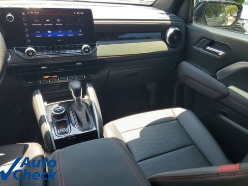 Used 2025 Chevrolet Colorado Z71 w/ Technology Package AWD/4WD image 16