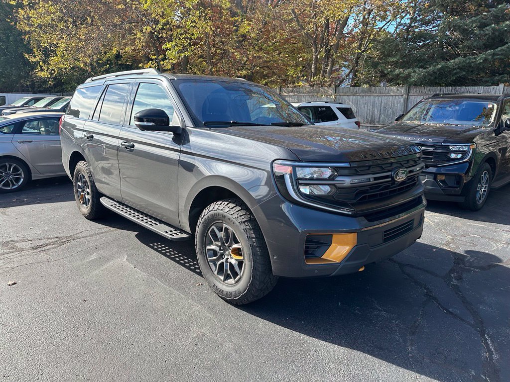 Used 2025 Ford Expedition Tremor AWD/4WD image 3
