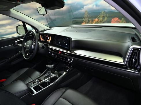 Used 2025 Kia Sorento S image 63