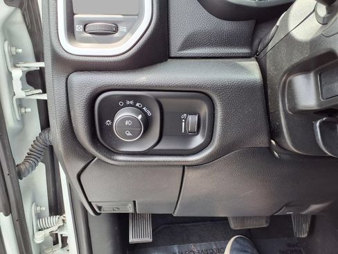 Used 2024 RAM 2500 Big Horn AWD/4WD image 17