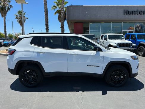 New 2026 Jeep Compass Latitude AWD/4WD image 9