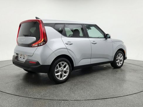 Used 2025 Kia Soul LX w/ LX Technology Package FWD image 9
