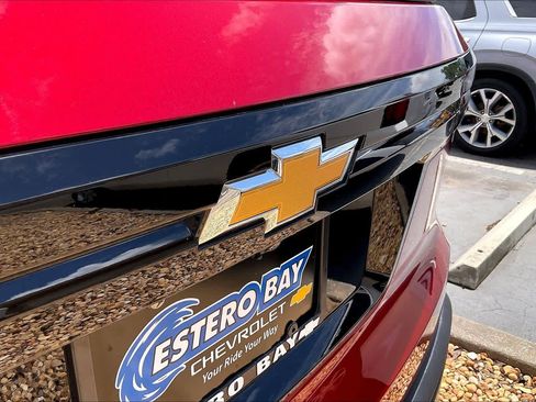 Used 2025 Chevrolet Traverse LT w/ Driver Confidence Package FWD image 9