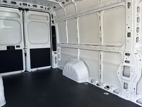 New 2025 RAM ProMaster Tradesman w/ Convenience Group image 30