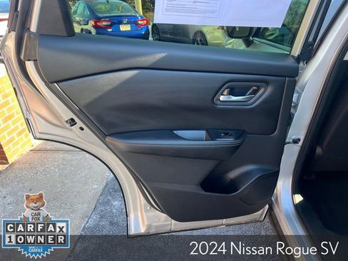 Used 2024 Nissan Rogue SV image 24