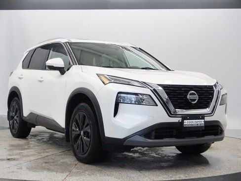 Used 2021 Nissan Rogue SV w/ Premium Package image 14