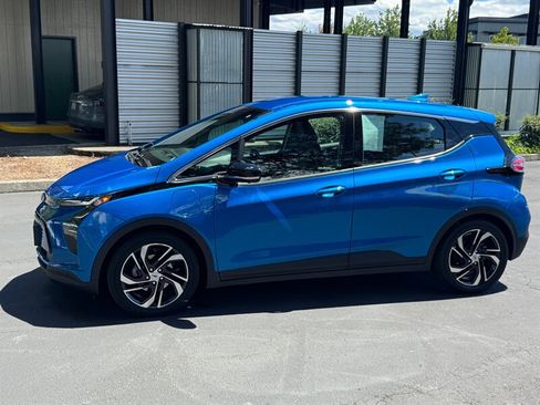 Used 2022 Chevrolet Bolt LT w/ Infotainment Package FWD image 5