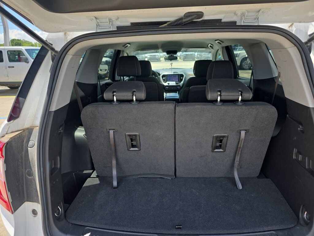 Used 2023 GMC Acadia SLE FWD image 3
