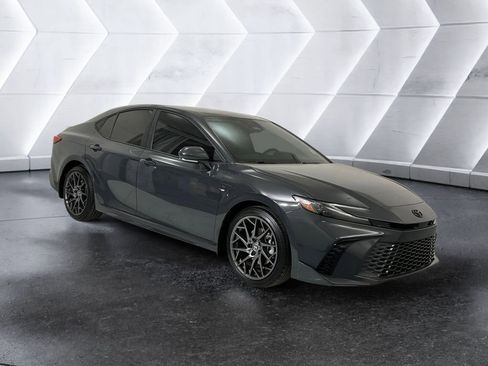Used 2025 Toyota Camry XSE FWD image 1
