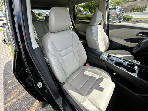 Certified 2025 Nissan Rogue SL AWD/4WD image 24