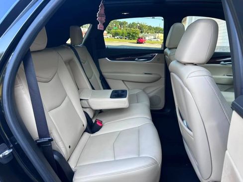 Used 2017 Cadillac XT5 Luxury w/ LPO, Wheel Lock Package FWD image 10