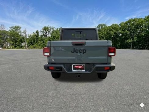 Used 2024 Jeep Gladiator Sport AWD/4WD image 7