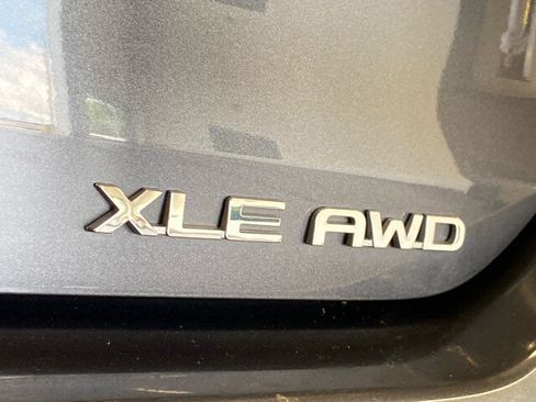 Used 2023 Toyota Highlander XLE AWD/4WD image 7
