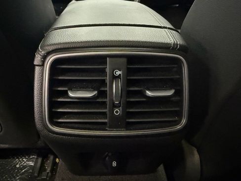 Used 2022 Genesis G70 2.0T image 23