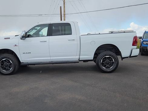 Used 2025 RAM 2500 Laramie AWD/4WD image 2