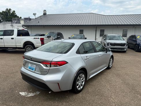 Used 2024 Toyota Corolla LE FWD image 5