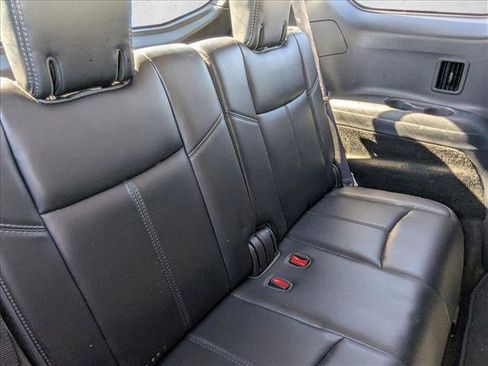 Used 2019 Nissan Pathfinder SL image 17