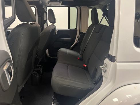 Used 2021 Jeep Wrangler Unlimited Sahara w/ LED Lighting Group AWD/4WD image 26
