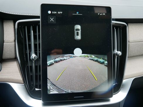 New 2025 Volvo XC90 T8 Core image 10