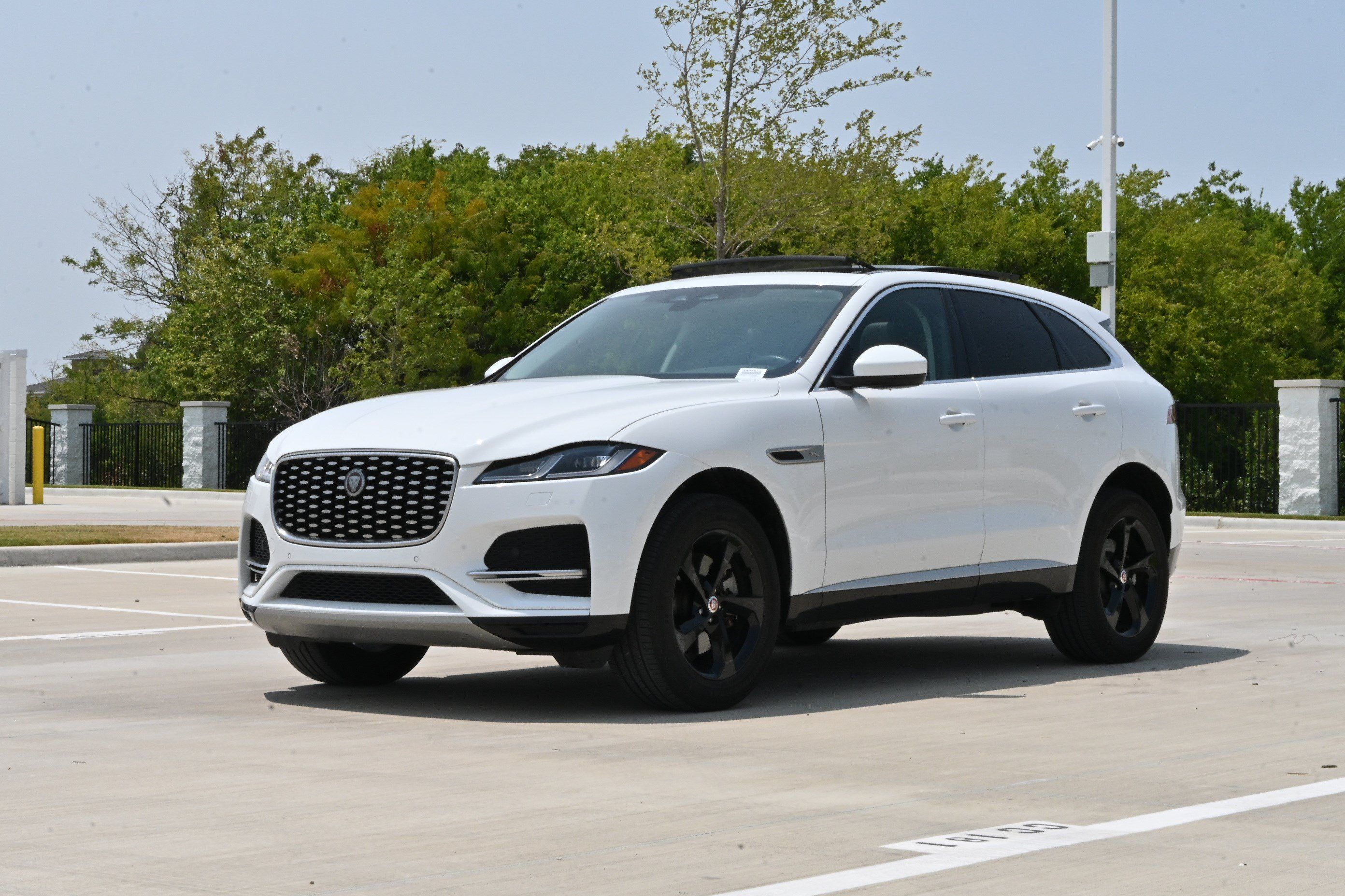 Used 2022 Jaguar F-PACE AWD/4WD image 5