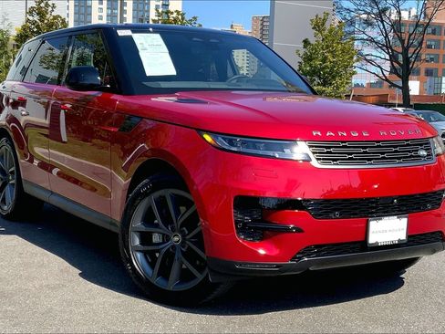 Used 2025 Land Rover Range Rover Sport SE AWD/4WD image 2
