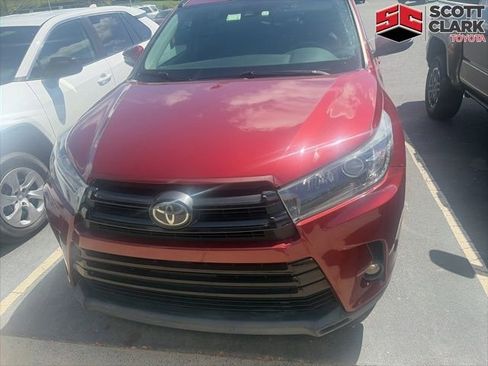 Used 2019 Toyota Highlander SE image 4