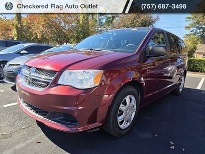 Used 2018 Dodge Grand Caravan SE w/ UConnect Hands-Free Group