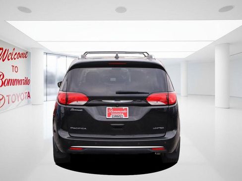 Used 2019 Chrysler Pacifica Limited w/ Tire & Wheel Group image 6