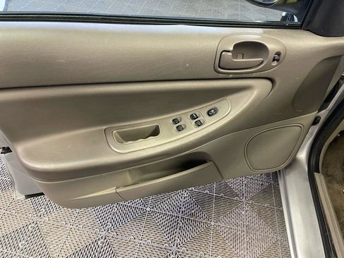 Used 2004 Dodge Stratus SE FWD image 24