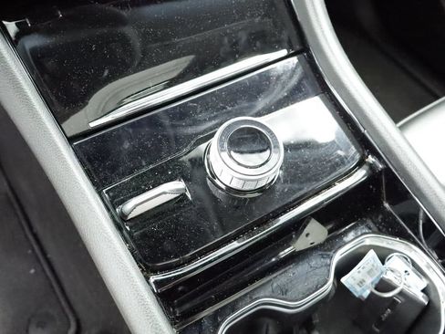 Certified 2023 Jeep Grand Cherokee Limited w/ Black Appearance Package AWD/4WD image 24