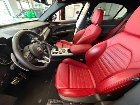 Used 2023 Alfa Romeo Stelvio Veloce AWD/4WD image 24