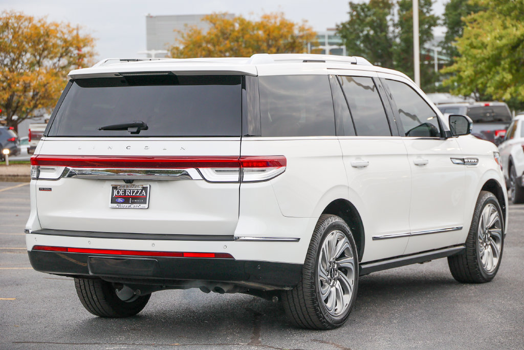 Used 2024 Lincoln Navigator Premiere AWD/4WD image 3