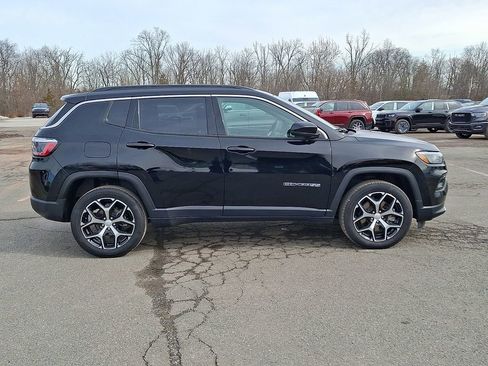 Used 2024 Jeep Compass Limited image 10
