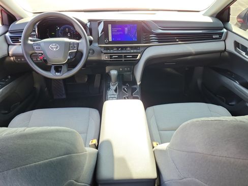 Used 2025 Toyota Camry LE w/ Convenience Package FWD image 15