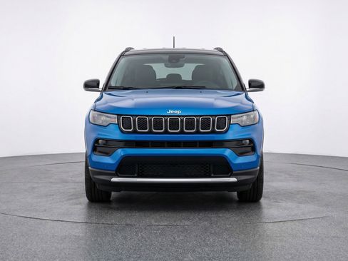 Used 2025 Jeep Compass Limited image 2