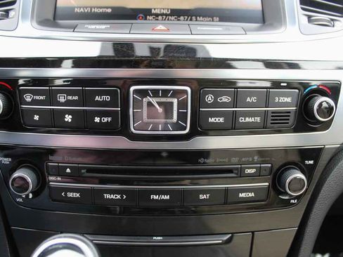 Used 2016 Hyundai Equus Signature image 19