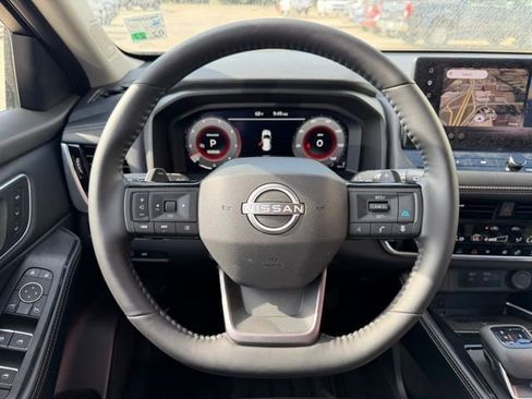 Used 2025 Nissan Rogue Platinum w/ Platinum Premium Package image 16