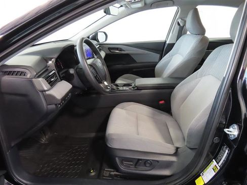 Used 2025 Toyota Camry LE w/ Convenience Package FWD image 17