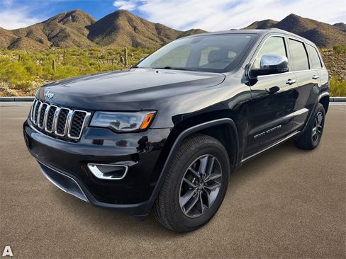 Used 2018 Jeep Grand Cherokee Limited w/ Luxury Group II image 2