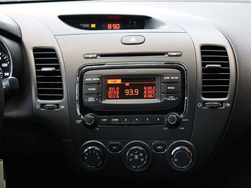 Used 2017 Kia Forte LX image 28