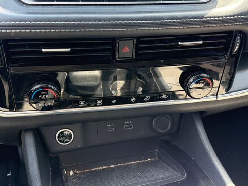 Used 2021 Nissan Rogue SV FWD image 9