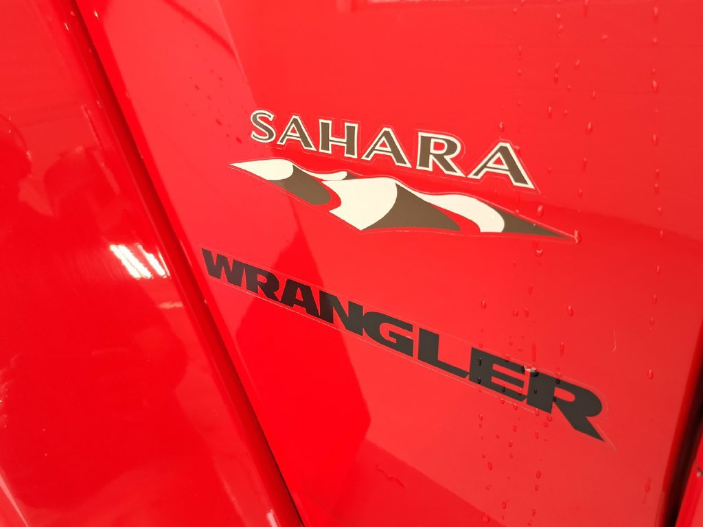 Used 2016 Jeep Wrangler Sahara w/ Connectivity Group AWD/4WD image 26